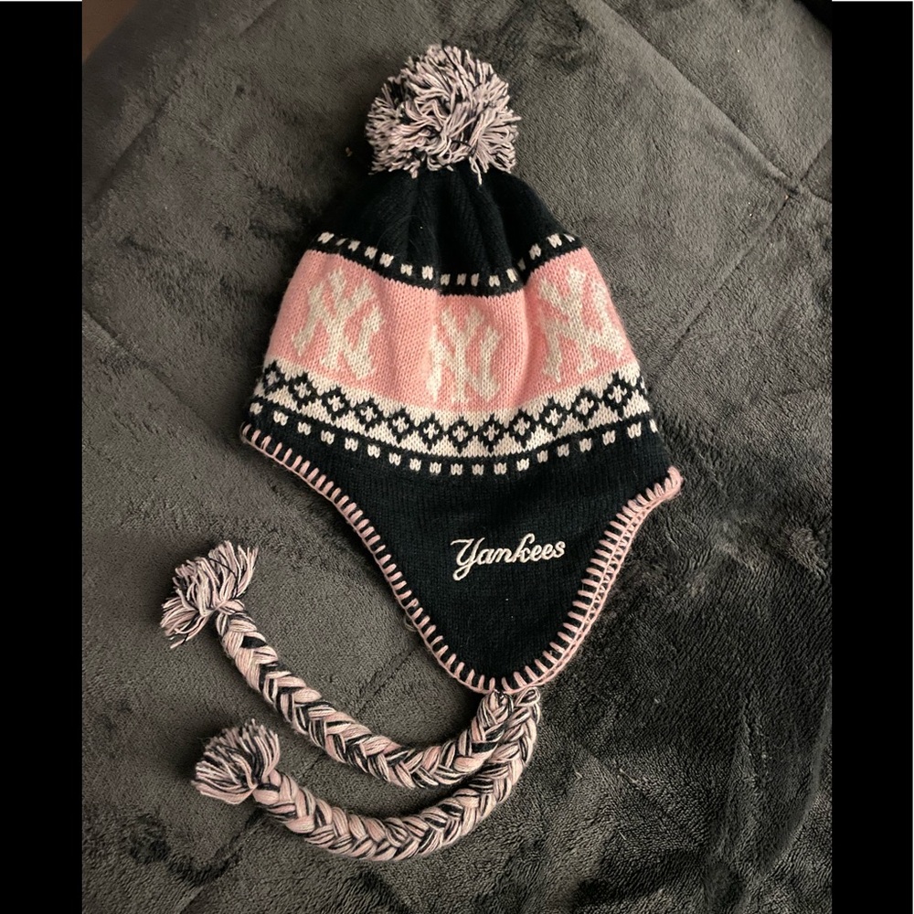 NY Yankees Women’s Knit Pom Pom Ear Flap Hat